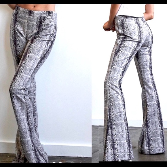 RARE! NWT FPxBNYC snakeskin suede leather pants
Size 25 - Picture 3 of 7